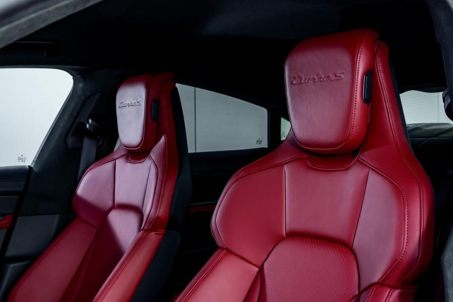 Интерьер Porsche Taycan Turbo S 2020 года  (UK) (фото 30 из 40)